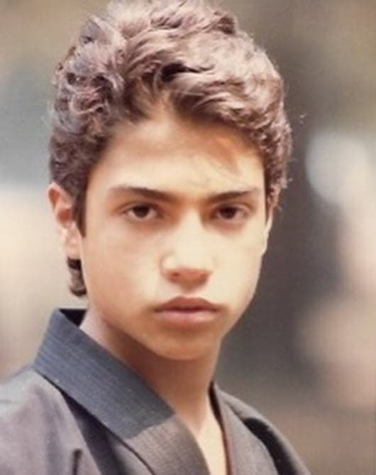 “Luego fui creciendo y me fui identificando más con mi papá, cuando cumplo 12, 13 años, me iba poco a poco llevando las cosas de la casa de mi mamá a casa de mi papá, porque obviamente como hombre me identificaba más con mi papá. Claro que tenía que ver también el aspecto de que había mas facilidades en casa de mi papá, había más juguetes, más viajes a Disneylandia”, explicó.
<br>