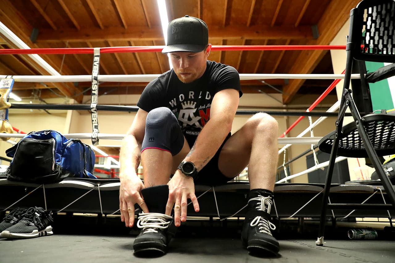 El primer choque entre el mexicano y el kazajo dejó muchas dudas tras la decisión de los jueces, que decidieron dar un empate dividido.