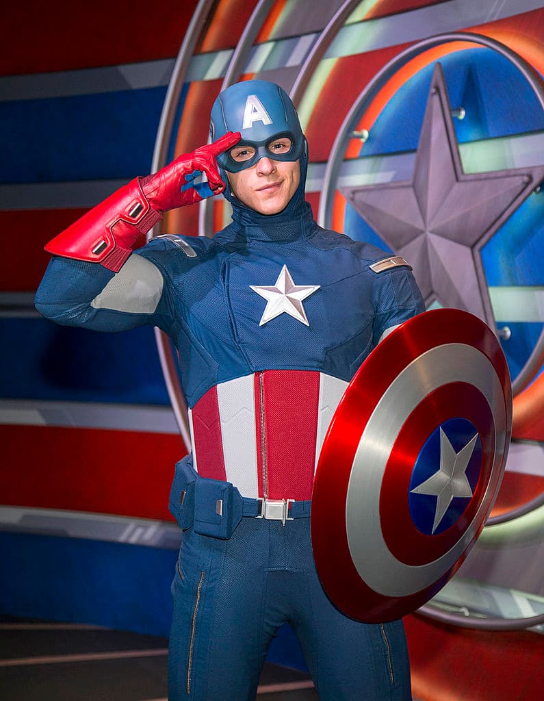 El escritor estadounidense ha trabajado en otras adaptaciones, entre ellas, la saga de ‘Back to the Future’ y la película de ‘Mean Girls’.