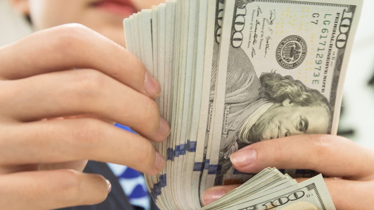 El economista Manuel Ramos dijo que 
<b>“dos tercios de los californianos son los que se van a beneficiar de estos cheques de estímulo del Golden State”.</b>