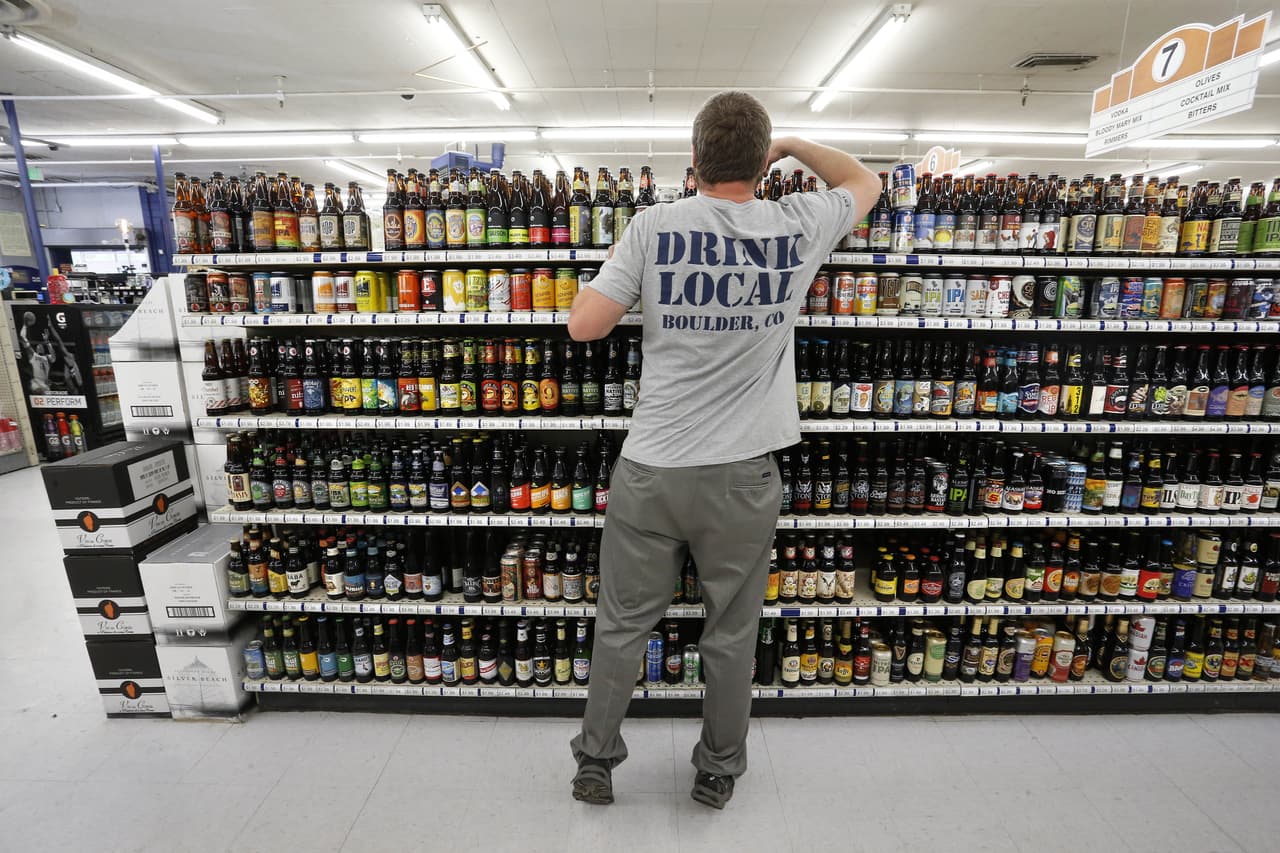 Las reglas relajadas para las ventas de cerveza y vino no fueron la única victoria para los bebedores de alcohol en esta sesión legislativa.
<br>
<br>En mayo del 2020, el gobernador Greg Abbott firmó un proyecto de ley bipartidista que legalizó el consumo de 
<a href="https://www.univision.com/local/san-antonio-kwex/nueva-ley-de-alcohol-para-llevar-en-texas-que-entra-en-vigor-el-1-de-septiembre-fotos">alcohol para llevar en Texas</a>.