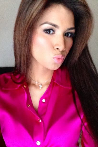 A través de las famosas fotos 'selfies' es como nuestra reina mantiene una estrecha relación con sus seguidores. Este tipo de fotos se han convertido en un fenómeno y no hay quién no se haya tomado una. Ahora puedes subir la tuya con el hashtag #NBLselfie para ganar un kit de belleza, los detalles aquí