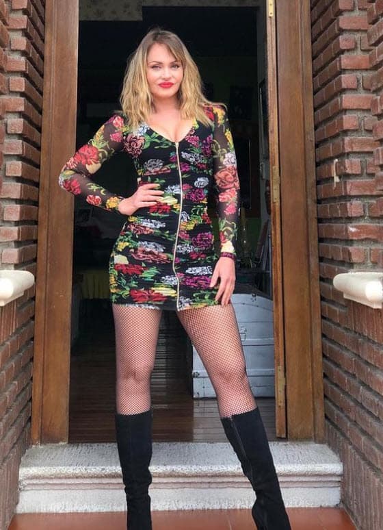 También dijo que se quitó glúteo: "Me modificaron las nalgas porque se van cayendo poco a poco. Aunque muchos piensan lo contrario 
<b>me quité, no me puse</b>".
<br>