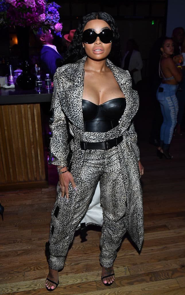 "Chyna se sorprendió y se molestó mucho al descubrir que 
<b><a href="https://www.univision.com/famosos/a-sus-3-anos-maldice-hace-twerking-y-posiciones-sexuales-rob-kardashian-quiere-proteger-a-su-hija-de-blac-chyna-fotos">Dream</a></b> había sufrido una 
<b>segunda quemadura severa</b> muy cerca de la primera quemadura en su pierna", explicó la abogada. 
<br>