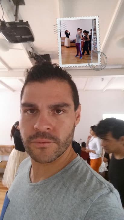 A sus 38 años
<b><a href="http://www.univision.com/series/el-chapo/marco-de-la-o-el-actor-que-sera-el-chapo-en-la-proxima-serie-de-netflix-y-univision">Marco</a></b> se ha formado como un actor muy versátil en teatro y televisión.