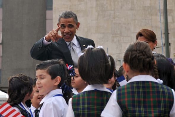 Tal como lo hizo en México, el mandatario estadounidense presumió algunas frases que ha aprendido en español.
