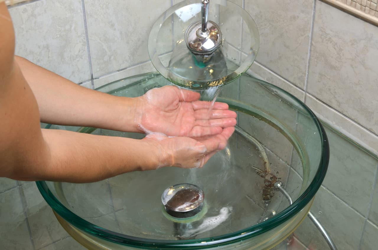 Lo que es peor: 33% de las 3,749 personas que participaron en el estudio no usó jabón y 10% ni siquiera se lavó las manos al usar un baño público.