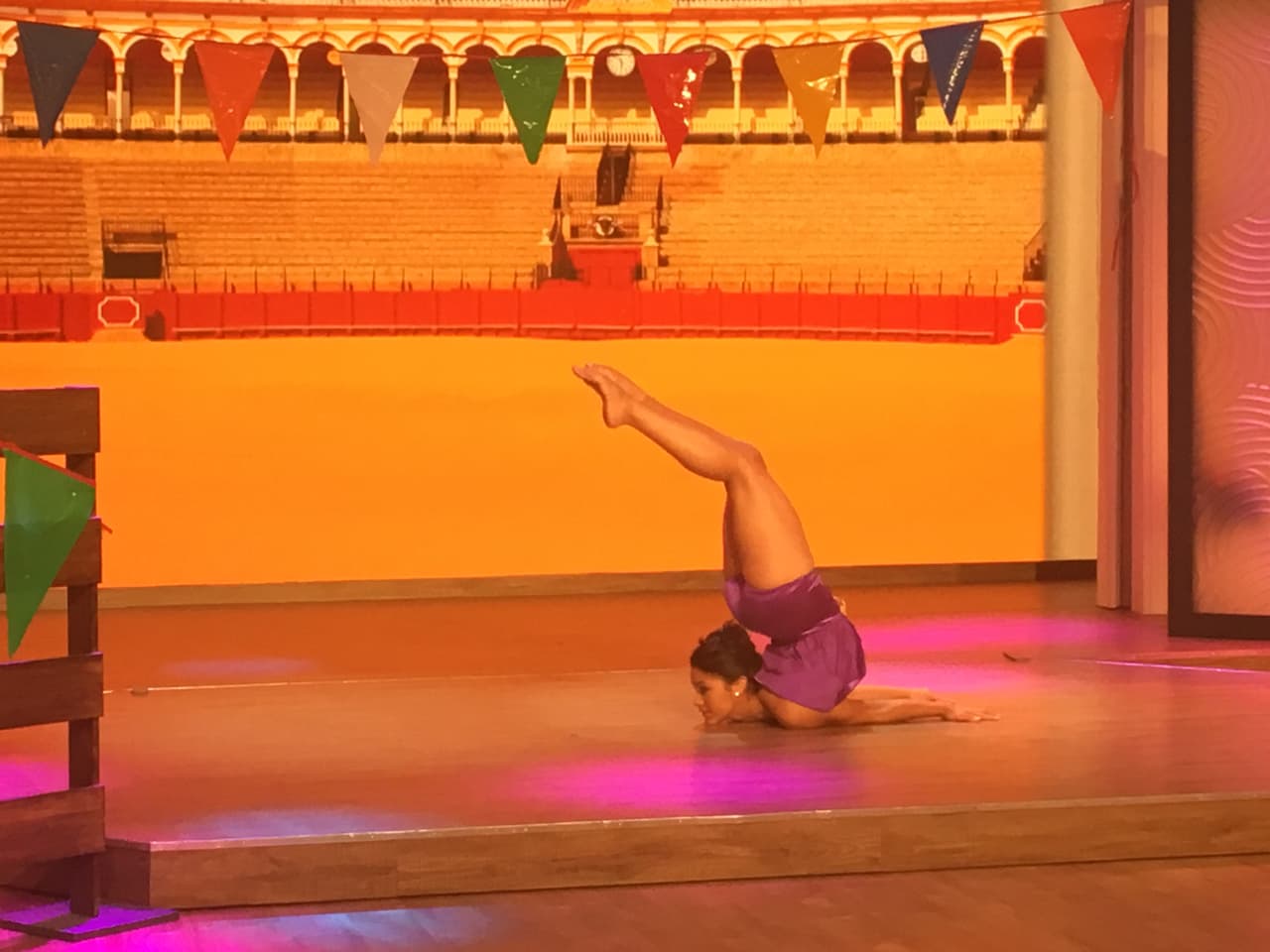 ¡Que barbara, que flexibilidad! Esta talentosa jovencita nos dejó con la boca abierta,
<br>