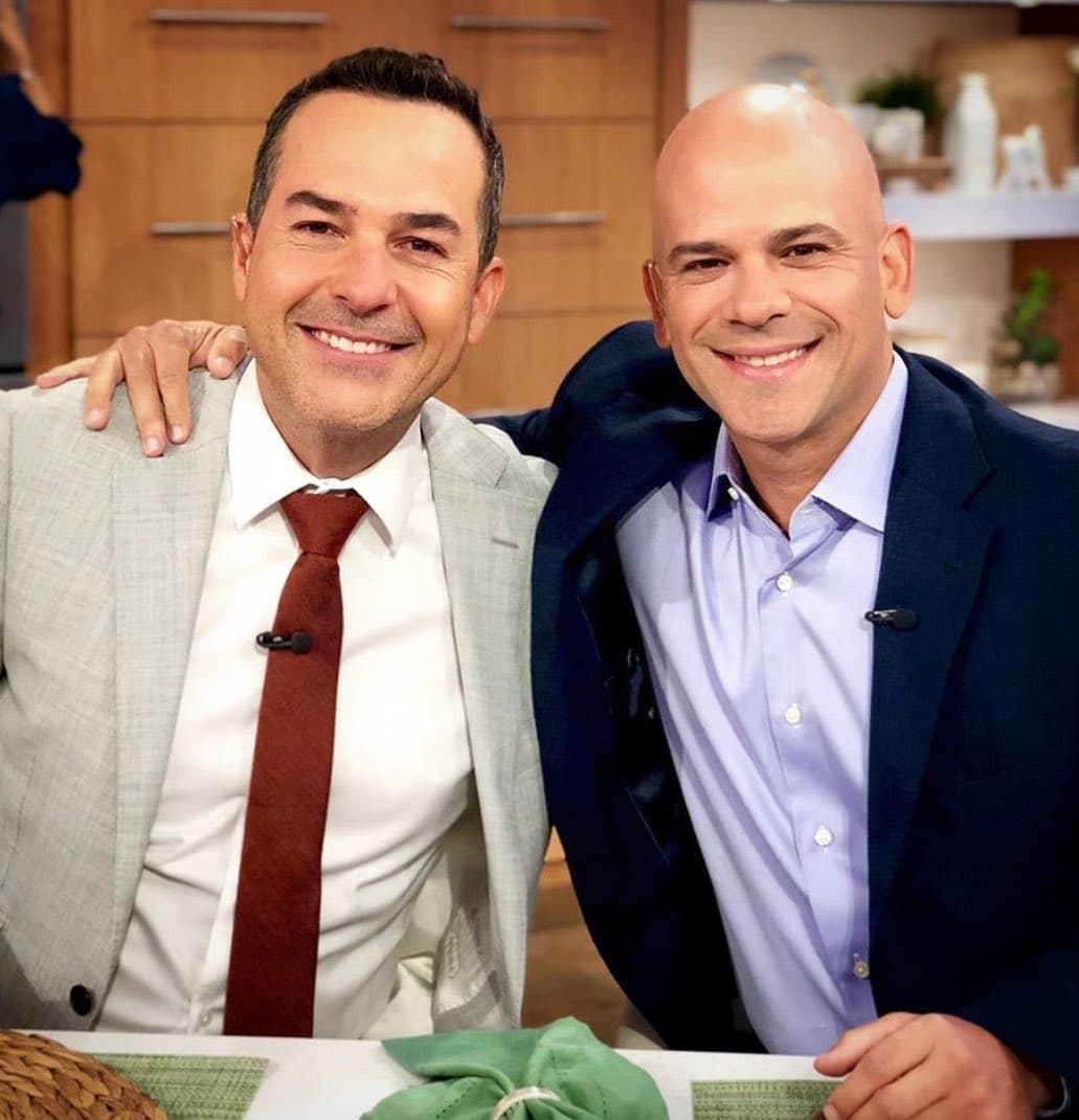 Incluso fue
<a href="https://www.univision.com/shows/despierta-america/muy-asustado-carlos-calderon-conto-que-sera-operado-tras-romperse-el-tendon-de-aquiles-video" target="_blank">el doctor del show quien atendió a Calderón cuando sufrió un accidente en el pie</a>.