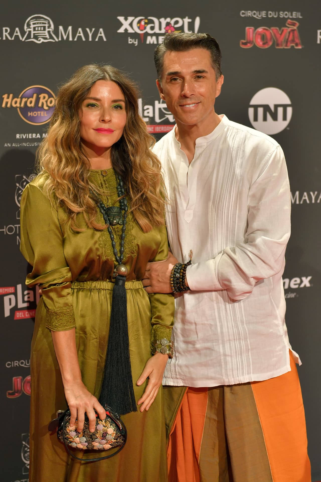 <b><a href="https://www.univision.com/shows/el-gordo-y-la-flaca/sergio-mayer-sale-en-defensa-de-la-hija-menor-de-jose-jose-al-decir-que-no-es-correcto-que-la-pongan-como-la-mala-video" target="_blank">"No tiene ningún sentido</a></b> meterme en esos temas, creo que hay cosas mucho más importantes e interesantes", agregó el esposo de Issabela Camil.