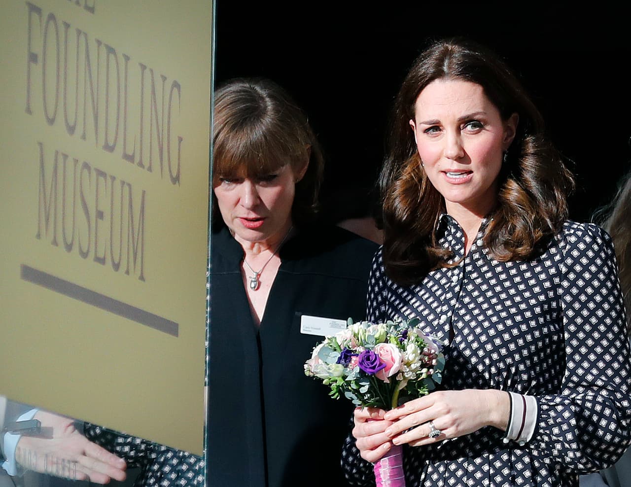 La pareja estaría evitando casarse en abril, ya que para esa fecha está pronosticado que nacerá el tercer hijo del príncipe William, hermano mayor de Harry, y la duquesa de Cambridge.
<br>