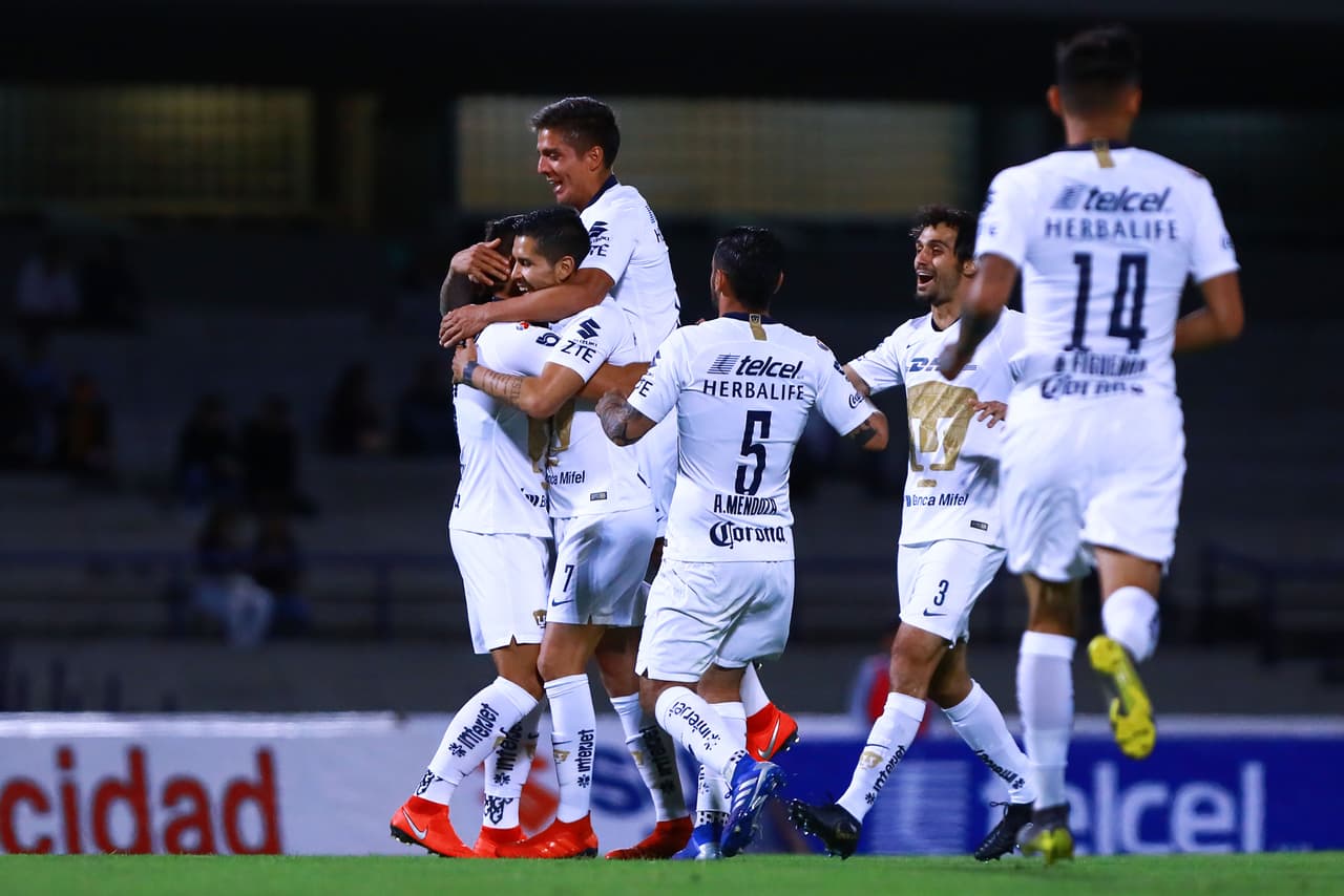 Y tan solo transcurrieron 4 minutos de partido cuando Andrés Iniestra sorprendió a todos, desde luego al guardameta Jorge Hernández, con un cañonazo desde unos 30 metros de su portería con un golazo para abrir el marcador.