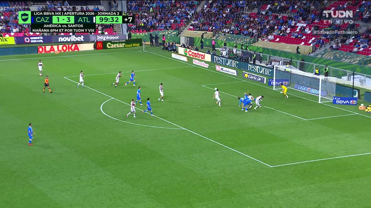 ¡GOL!  anota para Cruz Azul. Agustín Palavecino