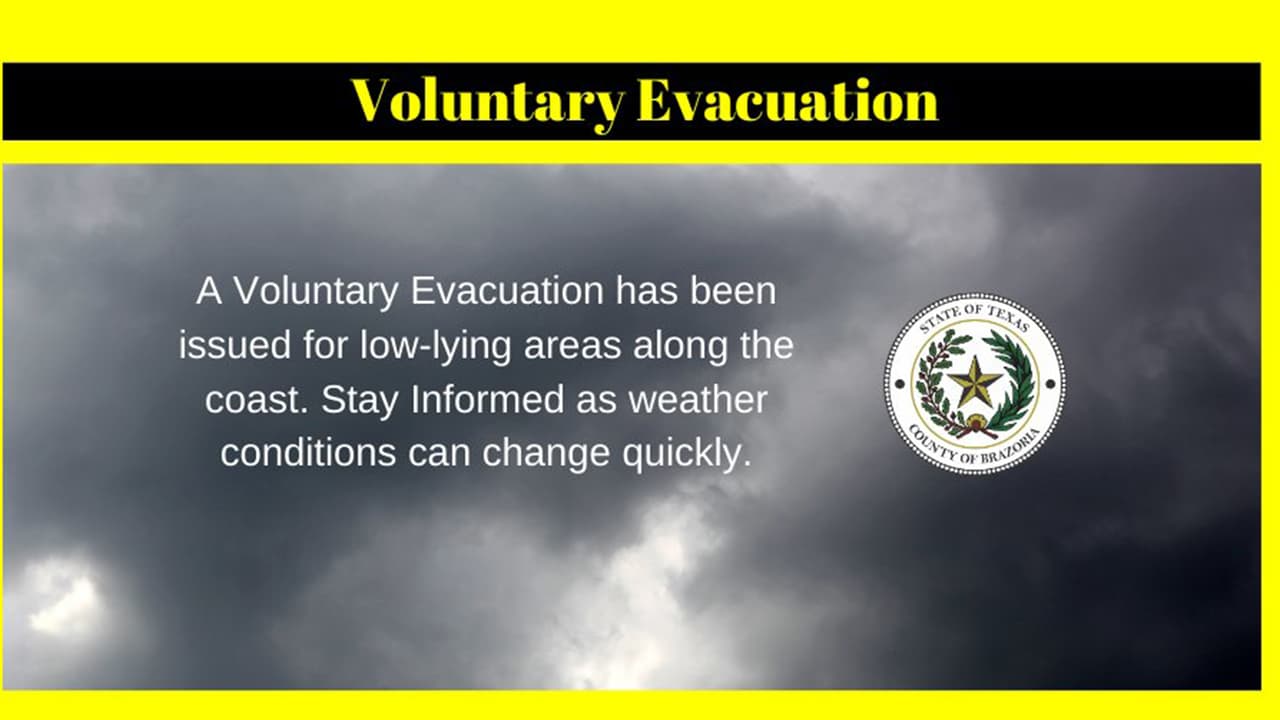 El juez del condado Brazoria, Matt Sebesta, ha emitido
<b><a href="https://twitter.com/BrazoriaCounty/status/1307415426742317056/photo/1" target="_blank">una orden de evacuación</a></b> voluntaria para las áreas costeras bajas fuera del dique de protección. La medida entre en vigor a partir del 19 de septiembre a las 4:00 pm.