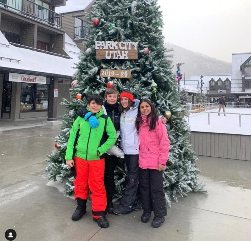 Laura Flores tendrá que pasar una larga temporada en México, y alejada de sus hijos que viven con ella en Miami, porque se integró al elenco de la telenovela 'Fuego ardiente' y las grabaciones comenzaron el pasado 17 de noviembre.