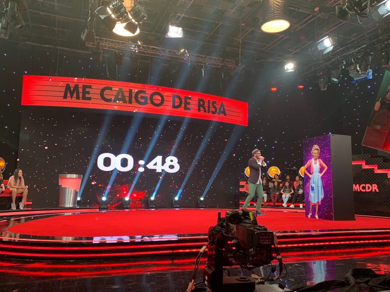 El siguiente juego dejó a todos con un excelente sabor de boca: 
<a href="https://www.univision.com/shows/me-caigo-de-risa/que-guapa-te-veias-le-dicen-a-fernando-durante-el-juego-quien-soy-video" target="_blank">Fernando debía adivinar quién era el personaje que representaba</a>. El comediante hizo las preguntas adecuadas y descubrió que estaba detrás de Doña Florinda.