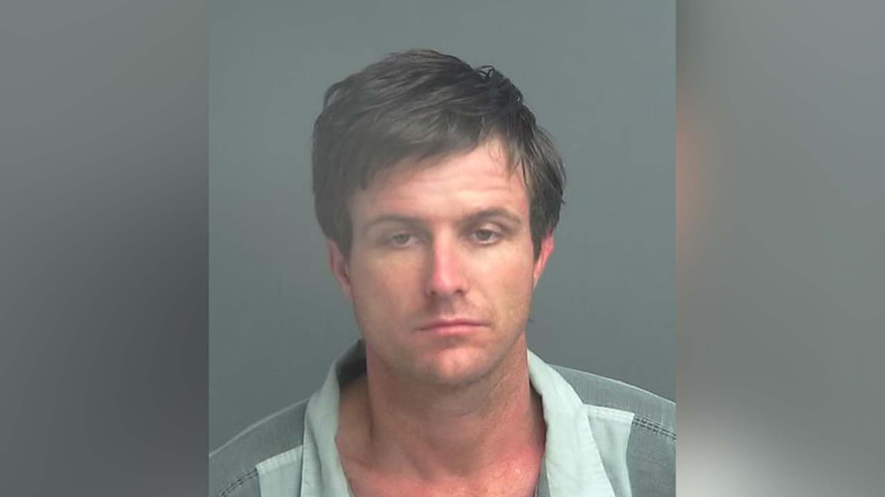 Clifford Wayne Lloyd, enfrenta cargos de agresión a un familiar.