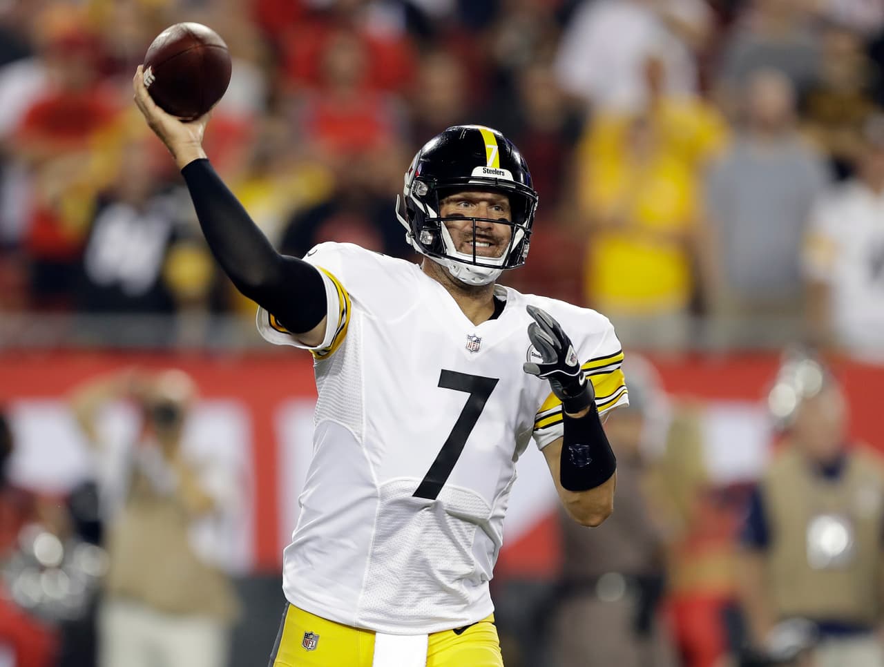 Gracias a un prolífico segundo cuarto y una actuación 'vintage' de Ben Roethlisberger, los Pittsburgh Steelers lograron su primer triunfo de 2018 a costa de unos erráticos Tampa Bay Buccaneers.