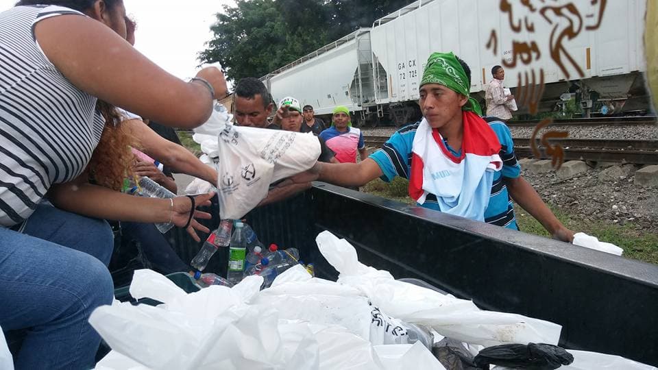 Unas 200 personas son atendidas cada día en el albergue de la organización.