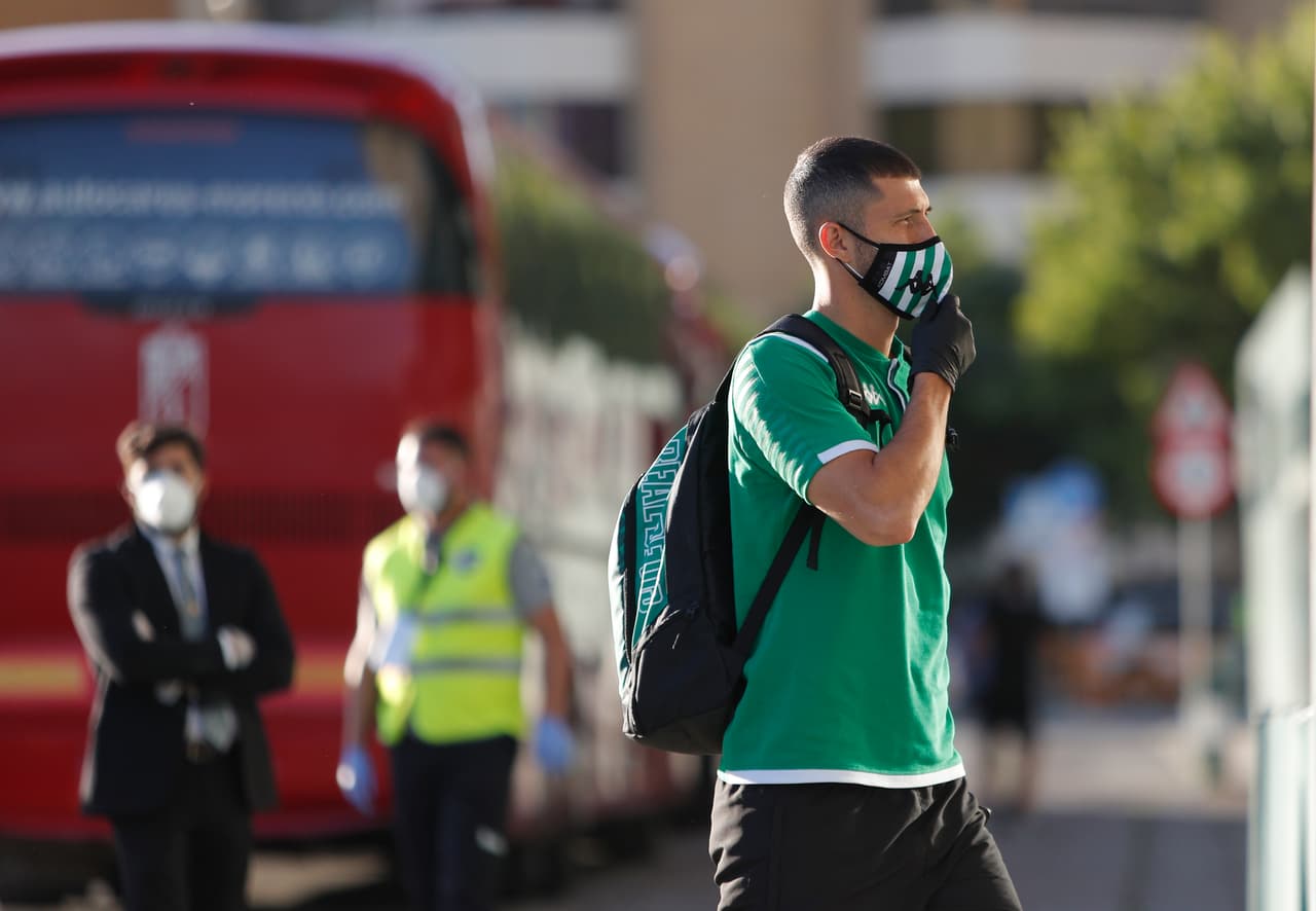 Así llegó al Estadio el mediocampista argentino Guido Rodríguez.