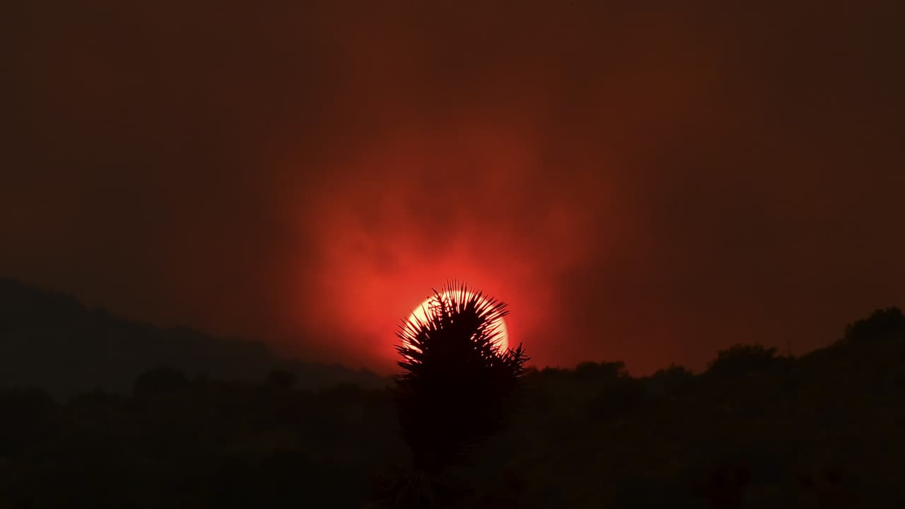 Cómo es vivir en Mountain Cove, una zona de Azusa que siempre está bajo amenaza en la temporada de incendios