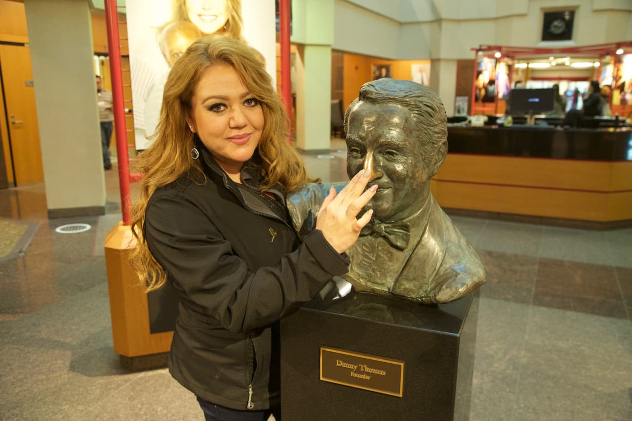También ahí se encuentra una estatua de Danny Thomas.