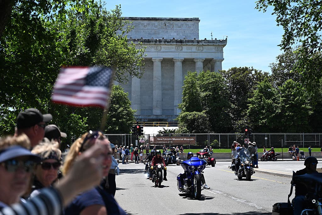 Este emotivo viaje no es solo una tradición: es un llamado a la acción para recordar a los más de 83,000 militares estadounidenses aún desaparecidos y a los más de 20 veteranos que mueren por suicidio cada día.