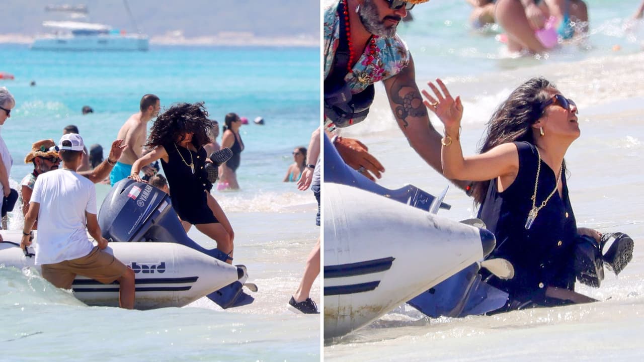 La actriz cayó en la arena al bajar de un bote a motor.