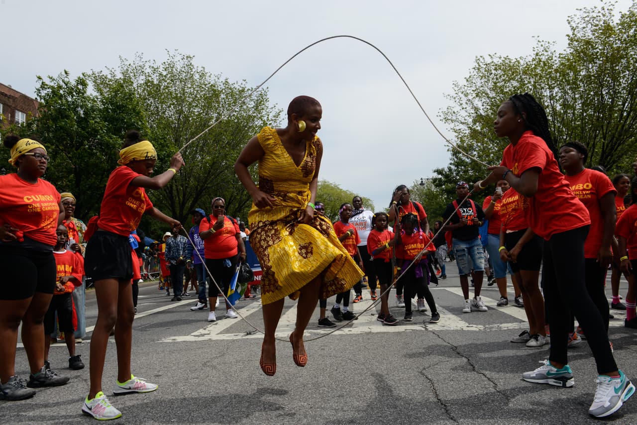 Energía había para regalar en las distintas demostraciones en el desfile.