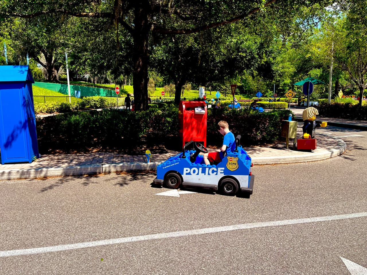 Esta certificación se extiende a todo Legoland Resort, incluido el parque temático Legoland, el parque acuático Legoland y el nuevo parque temático Peppa Pig , que cuenta con vehículos y atracciones accesibles.
<br>