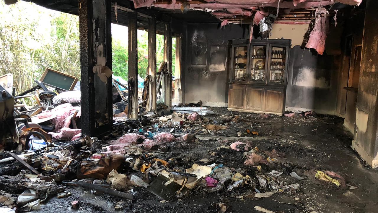 Dos personas mayores se encontraban en la vivienda.