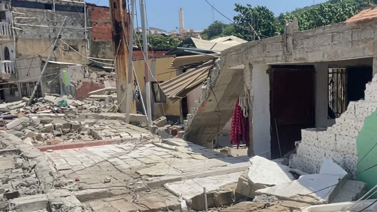 N+ Univision logra acceso exclusivo a La Guaira ante estricto bloqueo militar por sismos