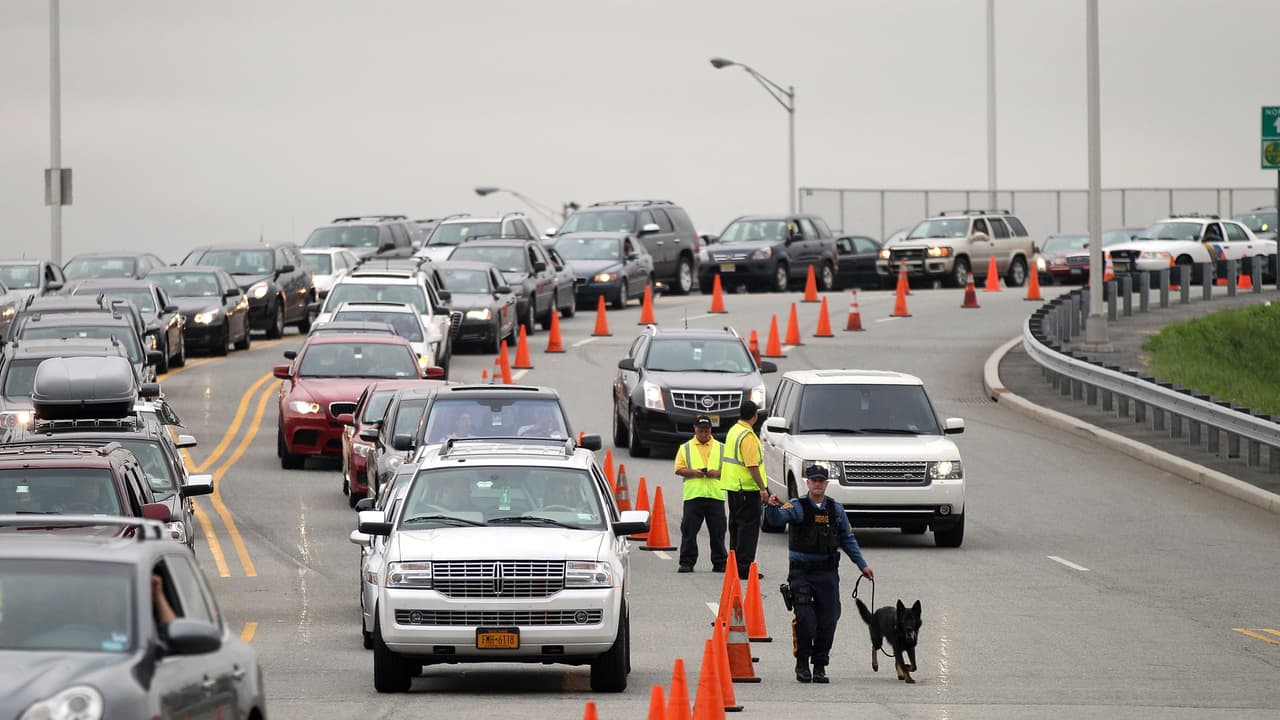 Placas temporales falsas: las usan para robar y en carreras ilegales, alerta la Policía de Dallas