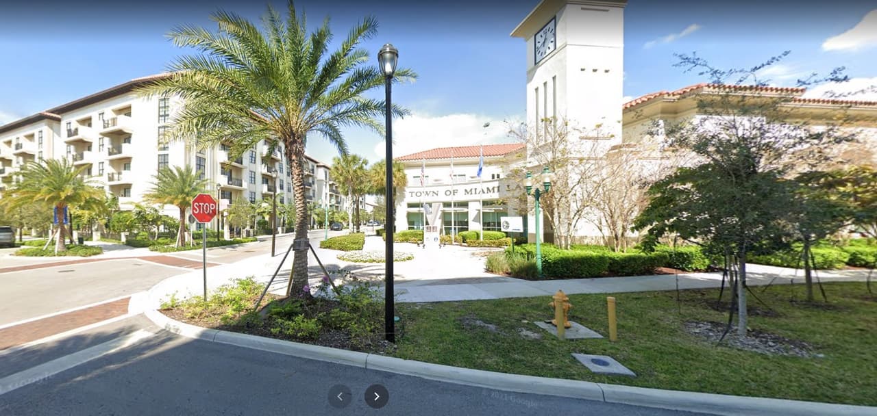 La ciudad de Miami Lakes llevará a cabo un evento con camiones de comida y pantalla gigante, además de los fuegos artificiales, en el Picnic Park West, del 15151 noroeste y la avenida 82. De 7:00 pm a 10:00 pm.