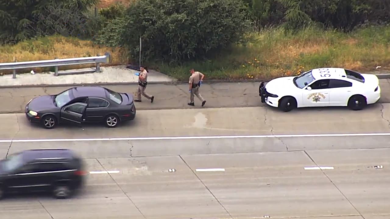 Tiroteo sobre la carretera 580 en San Leandro deja al menos dos personas heridas