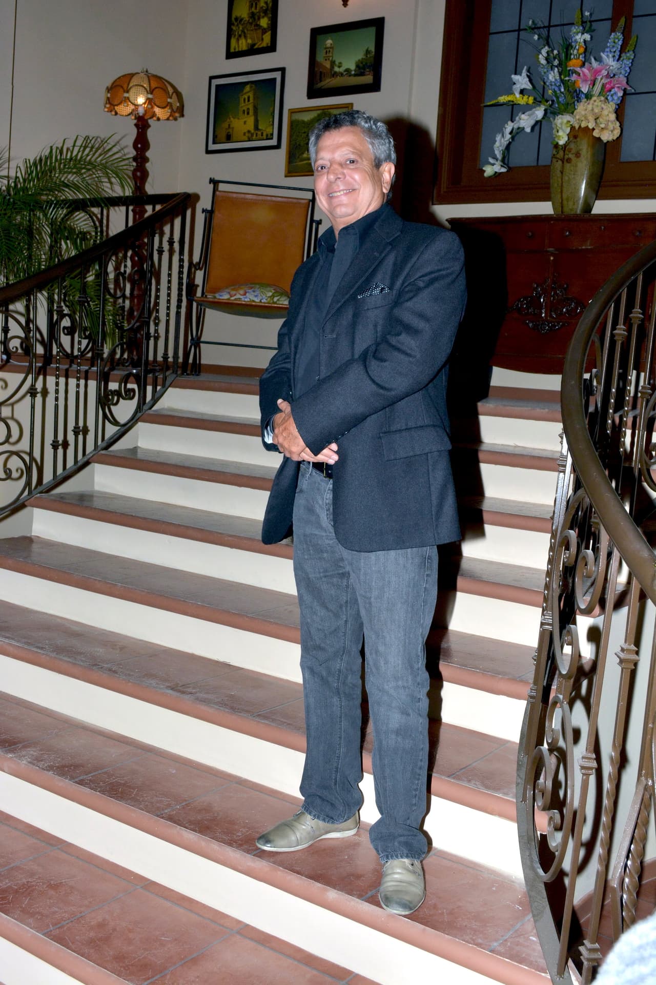 El proyecto más reciente de 
<b>César Bono</b> es la telenovela 
<b><a href="http://www.univision.com/novelas/el-bienamado">'El Bienamado'</a></b>, donde comparte créditos con Jesús Ochoa y Chantal Andere, entre muchos otros. 
<br>