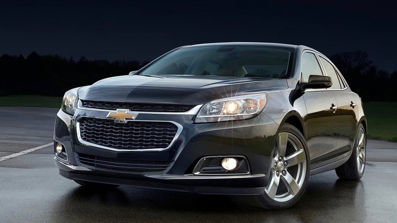 <h3 class="cms-h3-H3">Carro mediano: Chevrolet Malibu</h3>
<br>El sedán mediano de Chevy nunca ha sido un campeón en ventas pero según el estudio supera a todos sus competidores en materia de confiablidad. Chevrolet presentó un 
<b>Malibu totalmente nuevo en 2016</b>.
<br>
<br>Finalistas:
<b> Toyota Camry </b>y
<b> Buick Regal.</b>