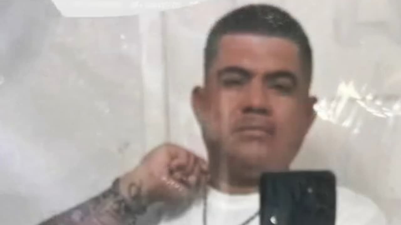 Hispano es detenido por Inmigración tras parada de tránsito: su madre está a punto de ser desalojada