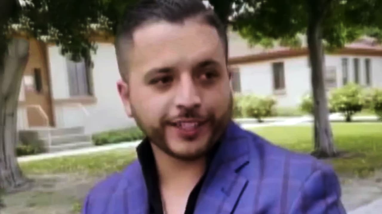 Jesús Mendoza se presentó en la corte para responder a la demanda de la madre de su hijo por violencia doméstica