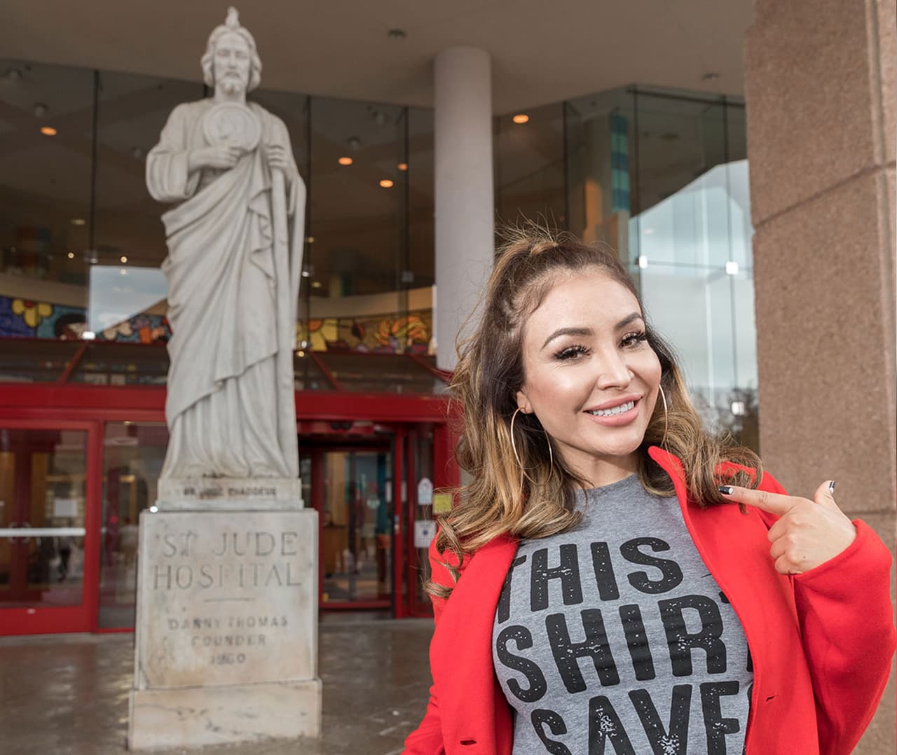 A principios del 2018, 
<b>La Bronca</b> tuvo la oportunidad de visitar 
<b>Memphis</b> y conocer el 
<b>St. Jude Children's Research Hospital</b>, donde convivió con algunos de los pacientes con cáncer.