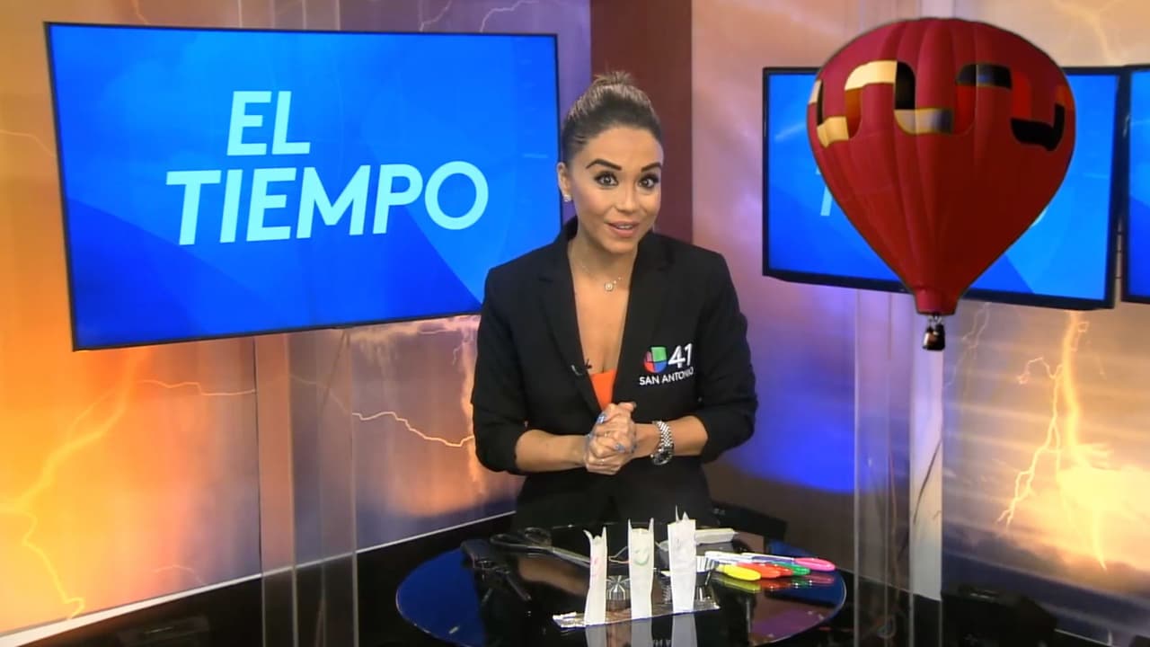 Antes de ver los disfraces de los perritos, ¿quieres hacer fantasmitas este Halloween? Yaya García te muestra un experimento con bolsas de té.