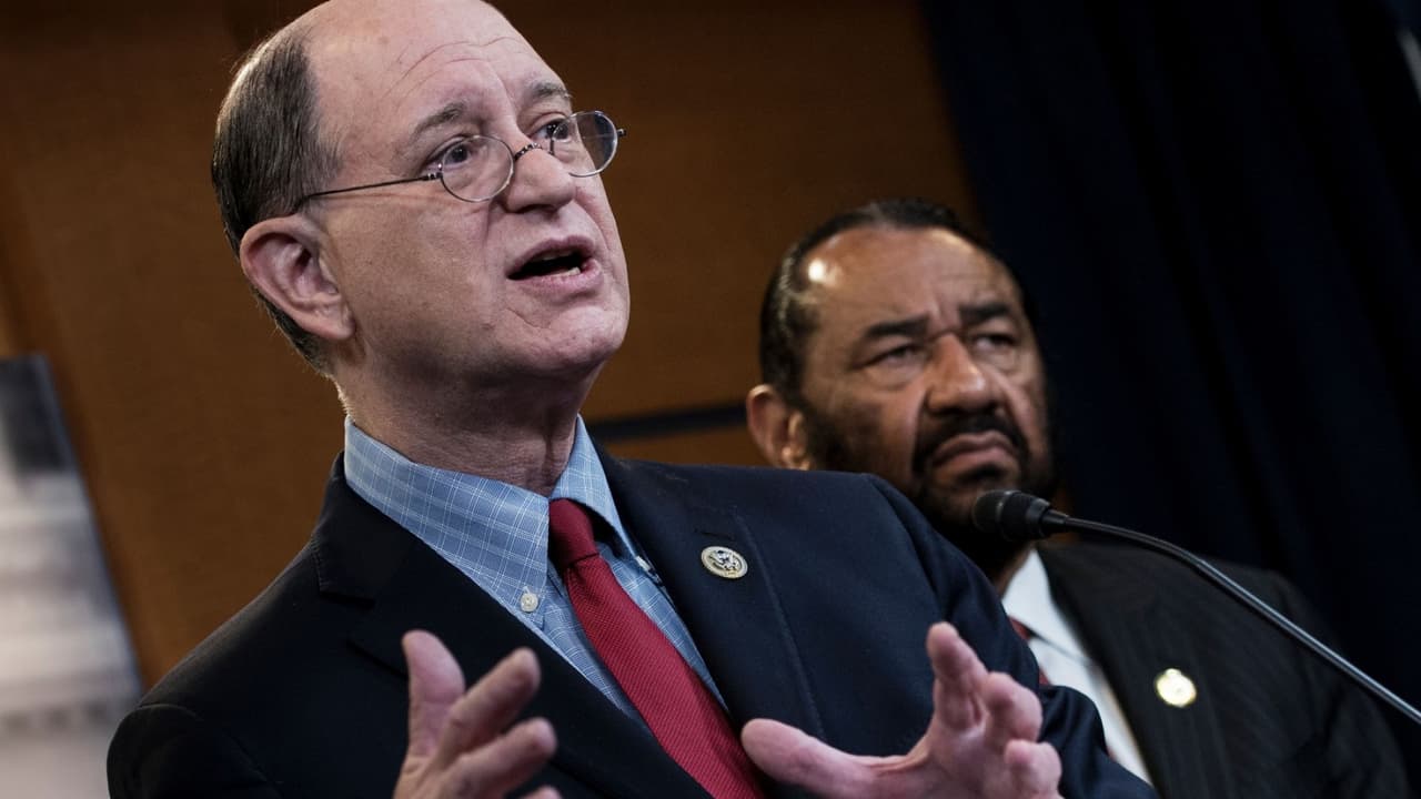 Dos demócratas presentan al Congreso el primer artículo para hacerle un ‘impeachment’ a Trump