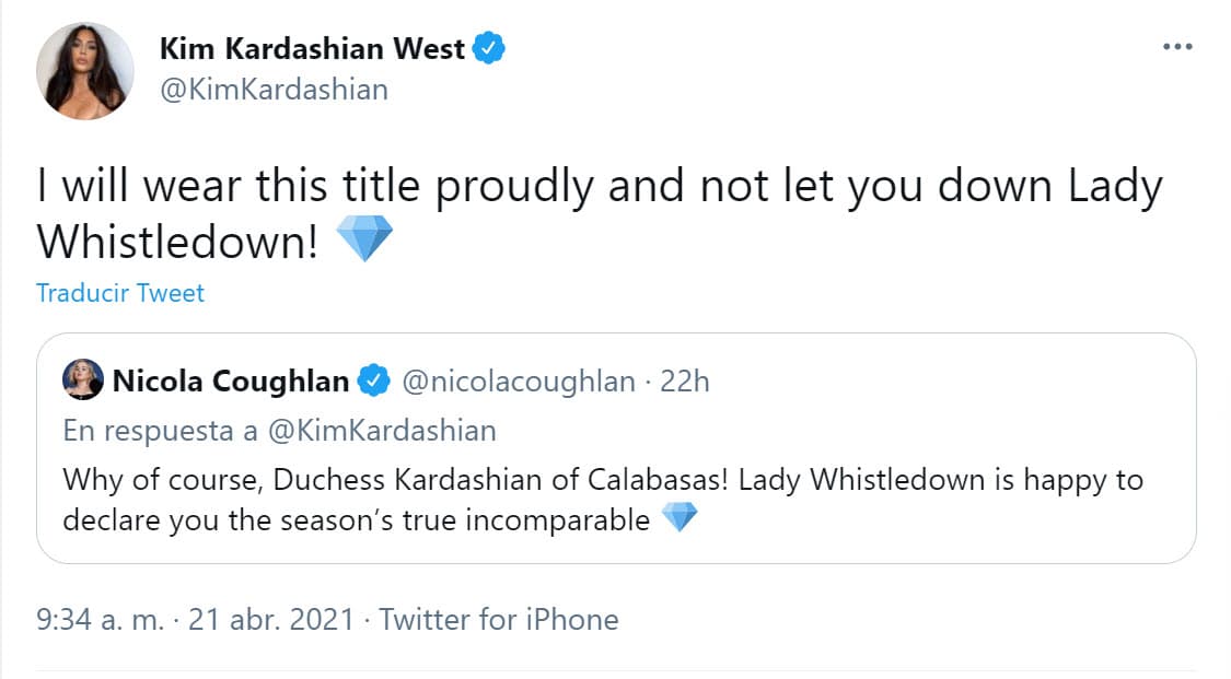 La madre de cuatro hijos contestó en otro tuit que
<b> <a href="https://twitter.com/KimKardashian/status/1384878136886587397" target="_blank">portaría con orgullo el título</a></b> y que no defraudaría a Lady Whistledown. 
<br>