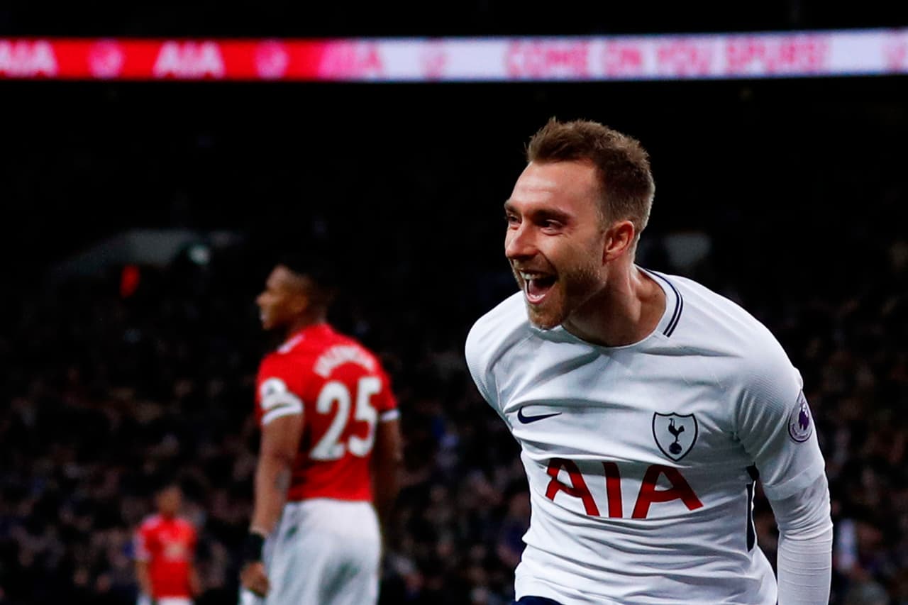 Tras el silbatazo inicial, mandaron un balón largo al área, en un enredo le quedó al danés y este definió solo ante el portero David De Gea.