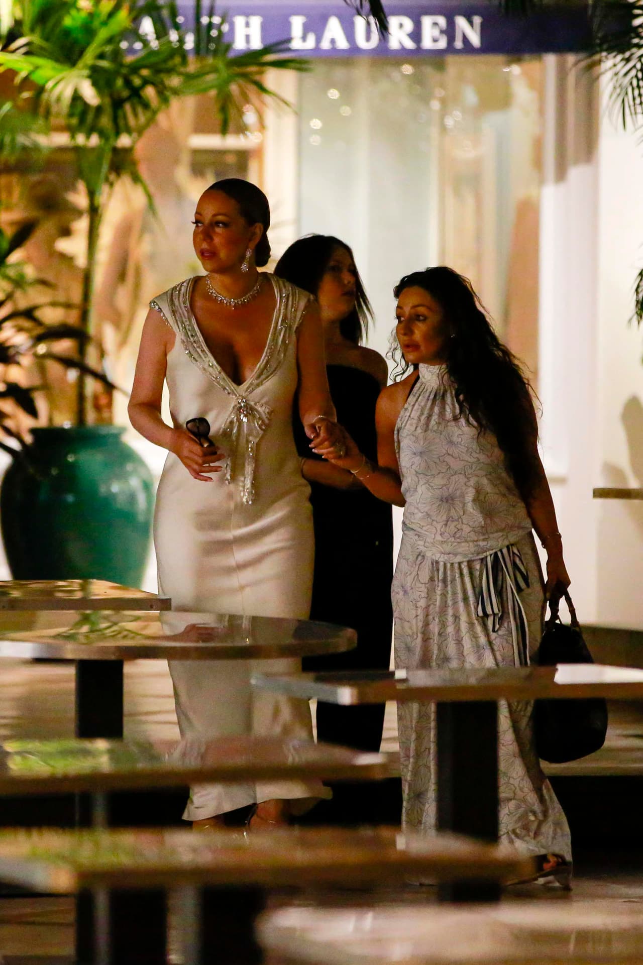 Y aunque no estuvo acompañada por su amado James Packer, no estuvo tan solita.