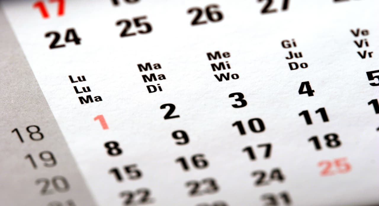 <b>El mejor día para cargar combustible: los miércoles</b>
<br>¿Sabías que a mitad de semana los precios de combustible son más bajos que cualquier otro día? Las gasolineras aumentan sus precios al iniciar la semana porque a mucha gente le gusta iniciarla con el tanque de su auto lleno. Los jueves vuelven a incrementar los precios por aquellas personas que planean salir de paseo el fin de semana. Evita también comprar combustible los fines de semana festivos.