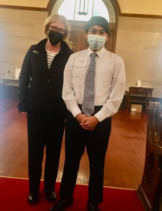 <b>Oliver Huerta</b> — St. James Catholic High School
<br>
<br>"¡Felicidades 🍾 Oliver por terminar esta etapa en St. James y mucha suerte cuando inicias la preparatoria este otoño!"