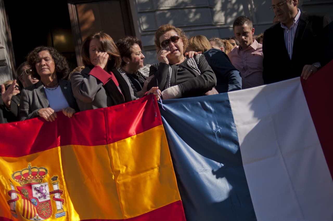 Sobreviviente española dice que su marido murió protegiéndola