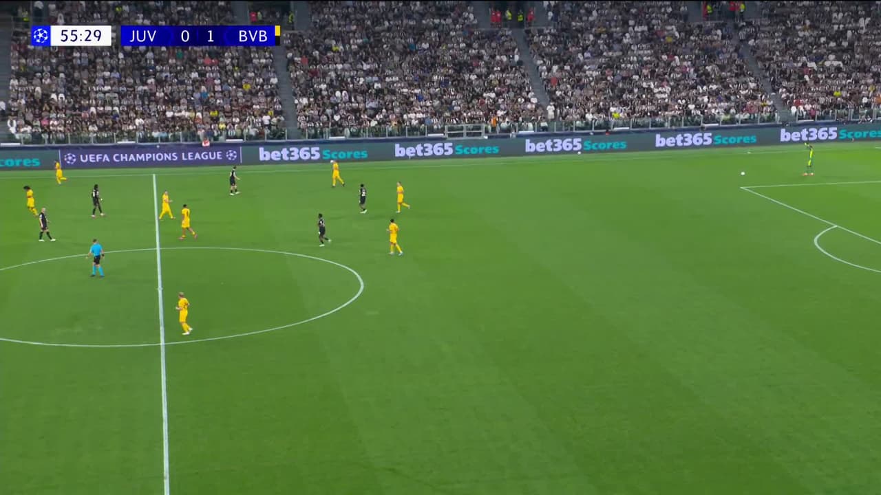 ¡TIRO ATAJADO! disparo por Serhou Guirassy.