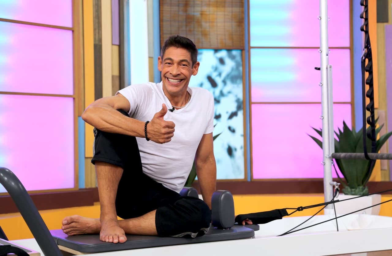 Una imagen de agosto del 2015. Johnny nos muestra como se pone en forma con unos minutos de Pilates.